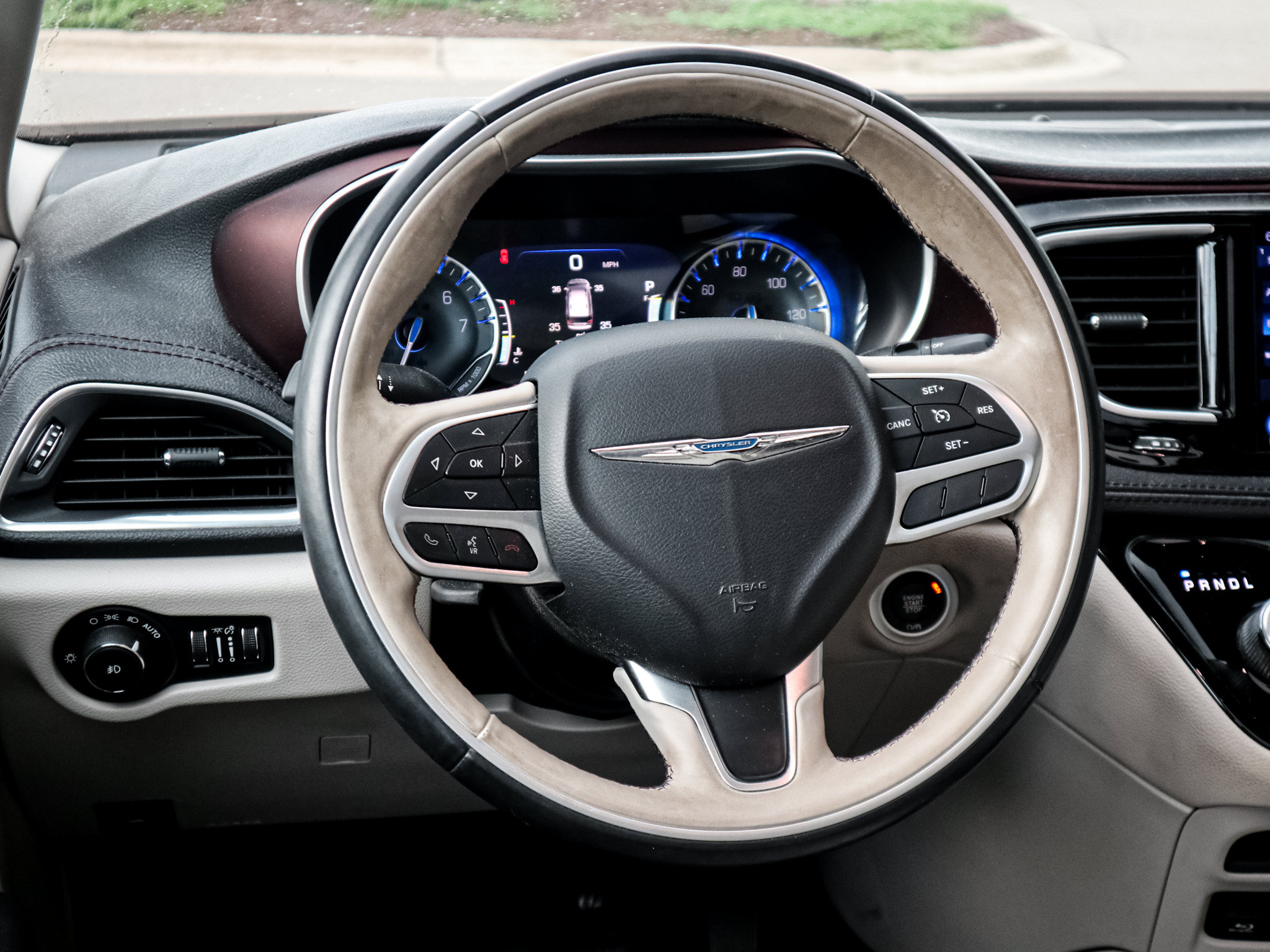 Used 2017 Chrysler Pacifica Limited FWD image 6