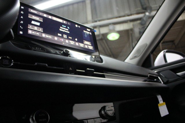 New 2026 Mitsubishi Outlander ES image 12