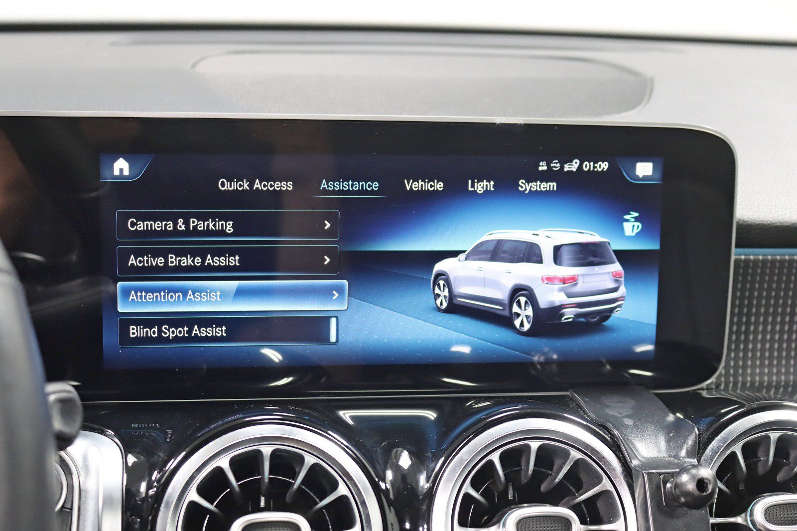 Used 2021 Mercedes-Benz GLB 250 4MATIC w/ Premium Package image 27
