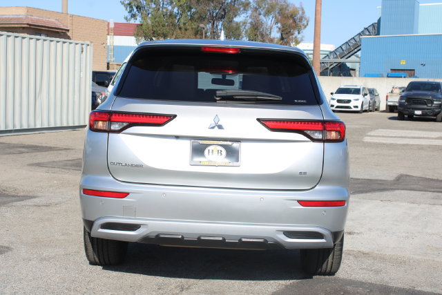 Used 2024 Mitsubishi Outlander SE AWD/4WD image 4