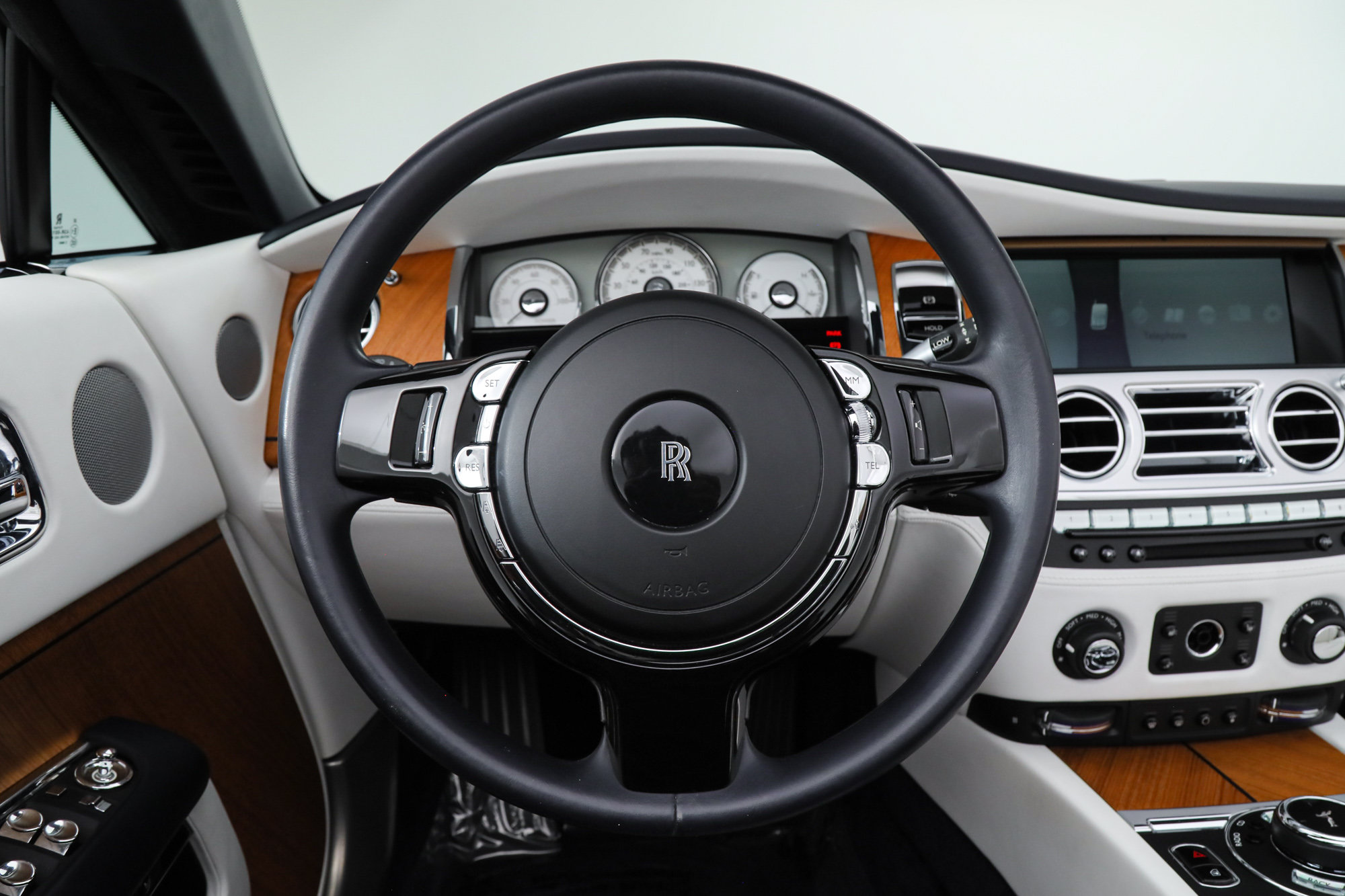 Used 2017 Rolls-Royce Dawn RWD image 32