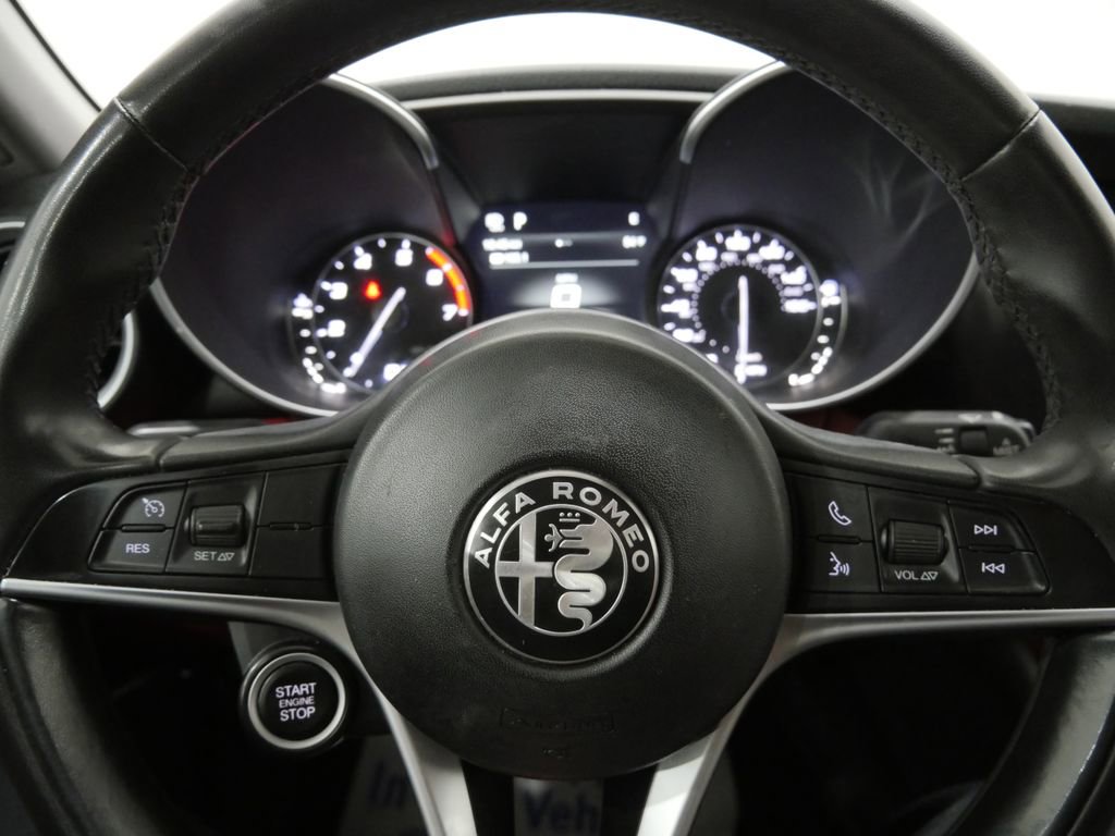 Used 2019 Alfa Romeo Giulia Ti AWD/4WD image 16