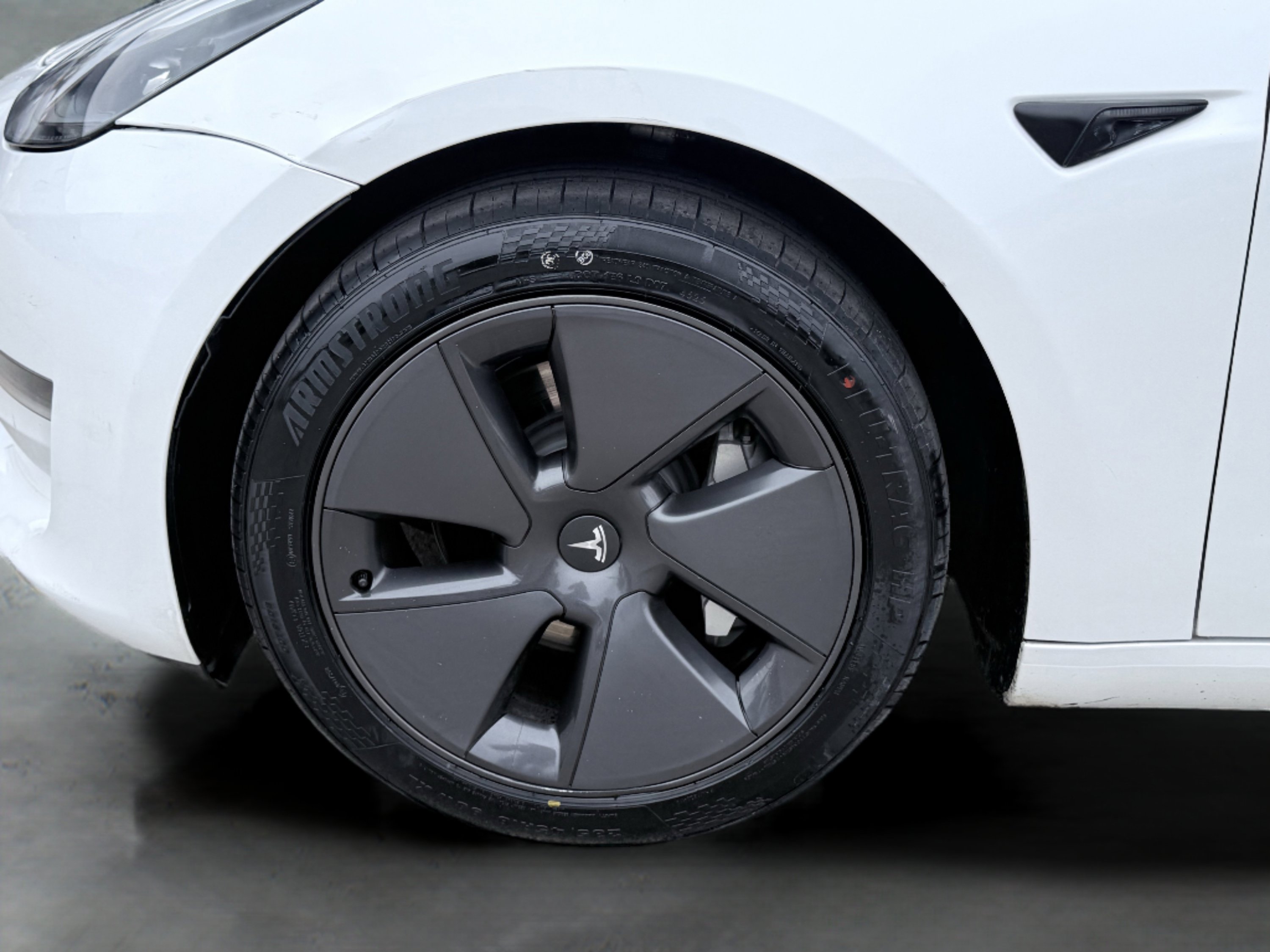 Used 2023 Tesla Model 3 Standard Range image 22