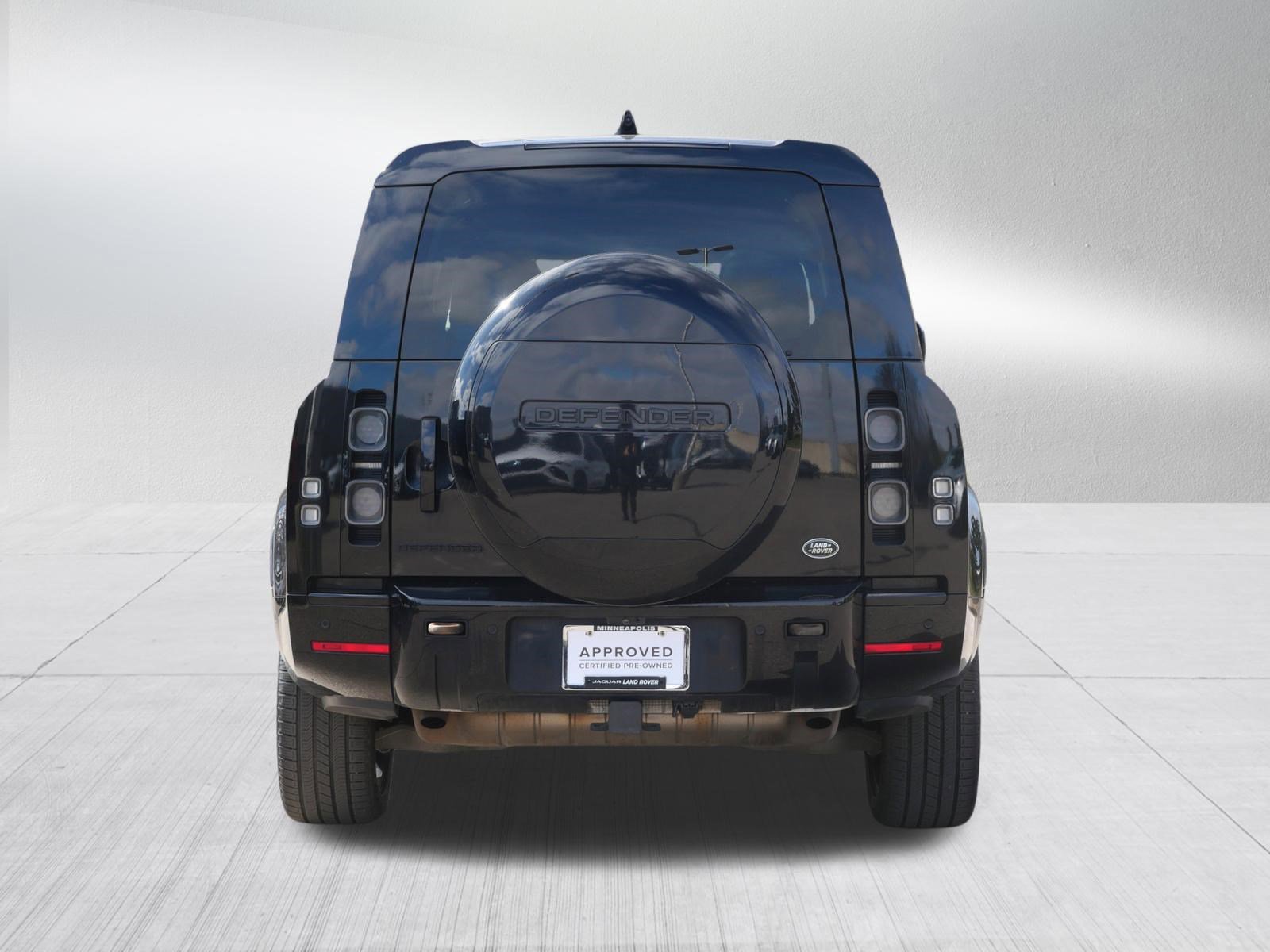 Certified 2023 Land Rover Defender 130 X AWD/4WD image 4