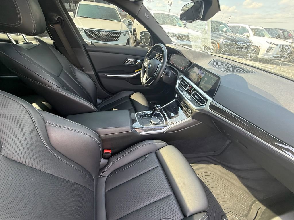 Used 2022 BMW 330i xDrive Sedan w/ Driving Assistance Package image 25