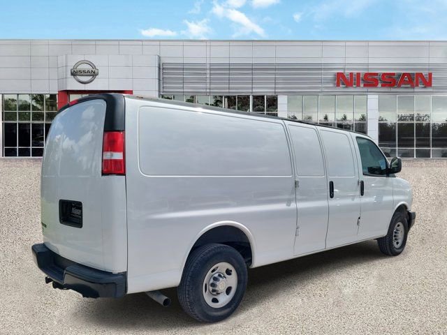 Used 2022 Chevrolet Express 3500 Extended w/ Driver Convenience Package image 4