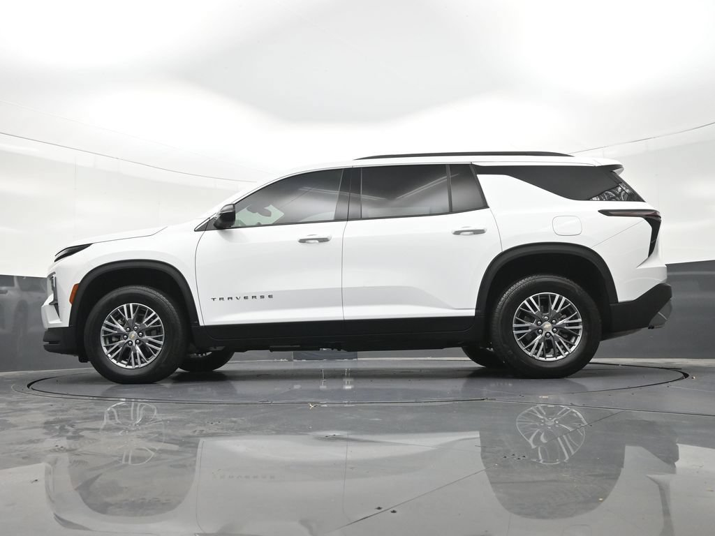 Used 2025 Chevrolet Traverse LT FWD image 26