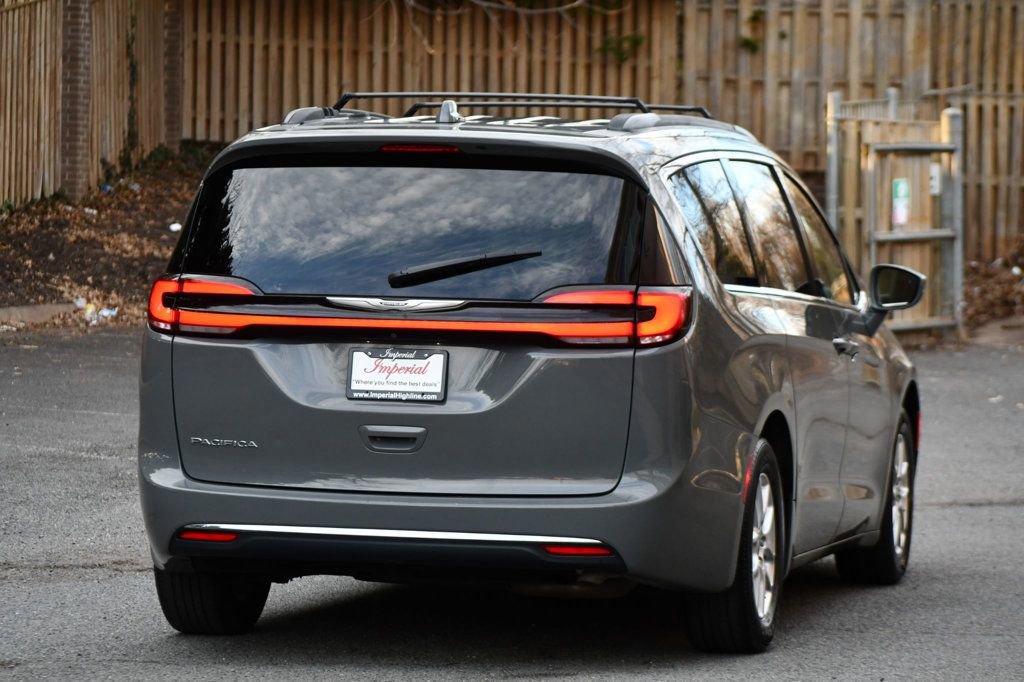 Used 2022 Chrysler Pacifica Touring-L image 7