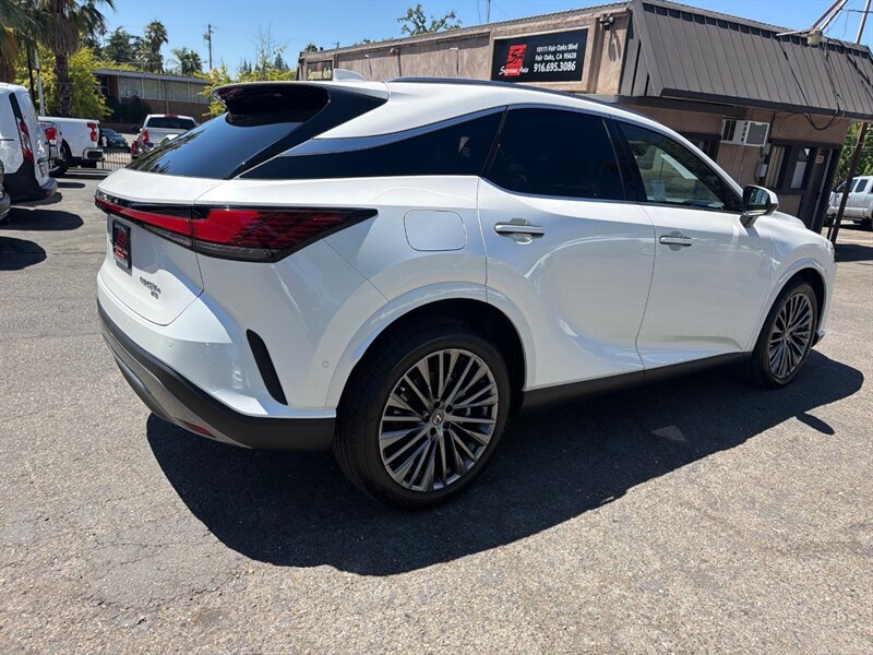 Used 2025 Lexus RX 450h AWD w/ Luxury Package image 9