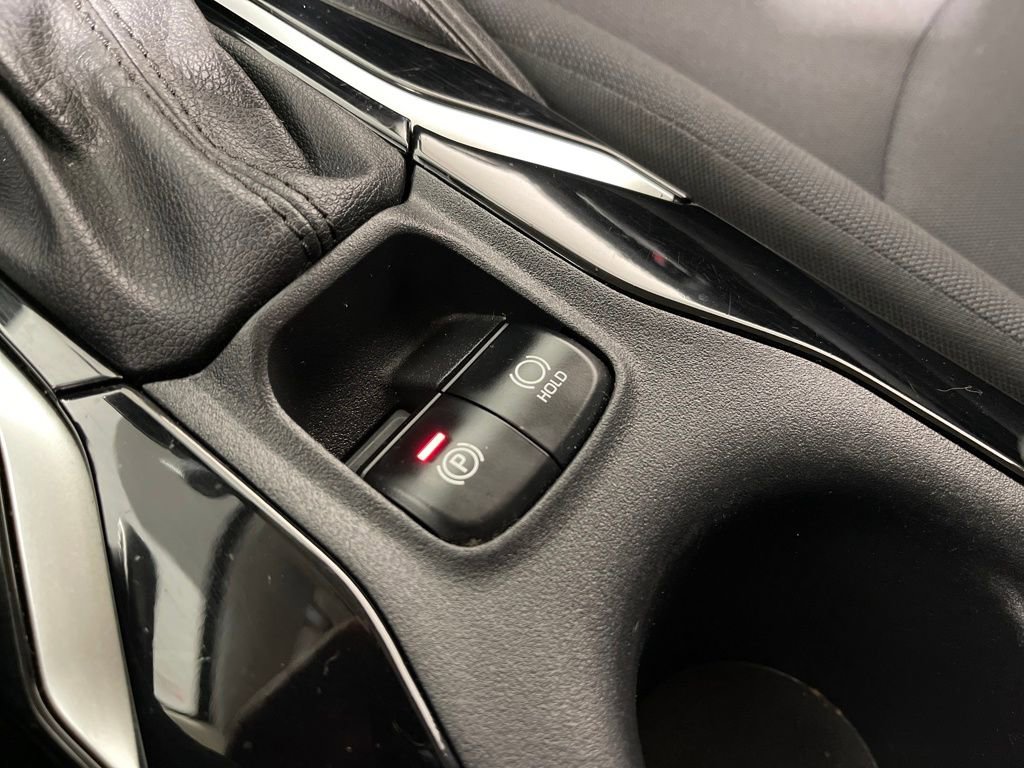 Used 2021 Toyota Corolla LE image 30