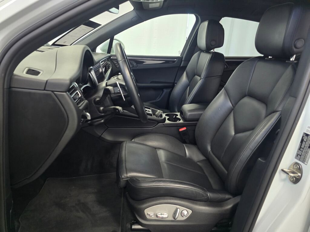 Certified 2024 Porsche Macan image 14