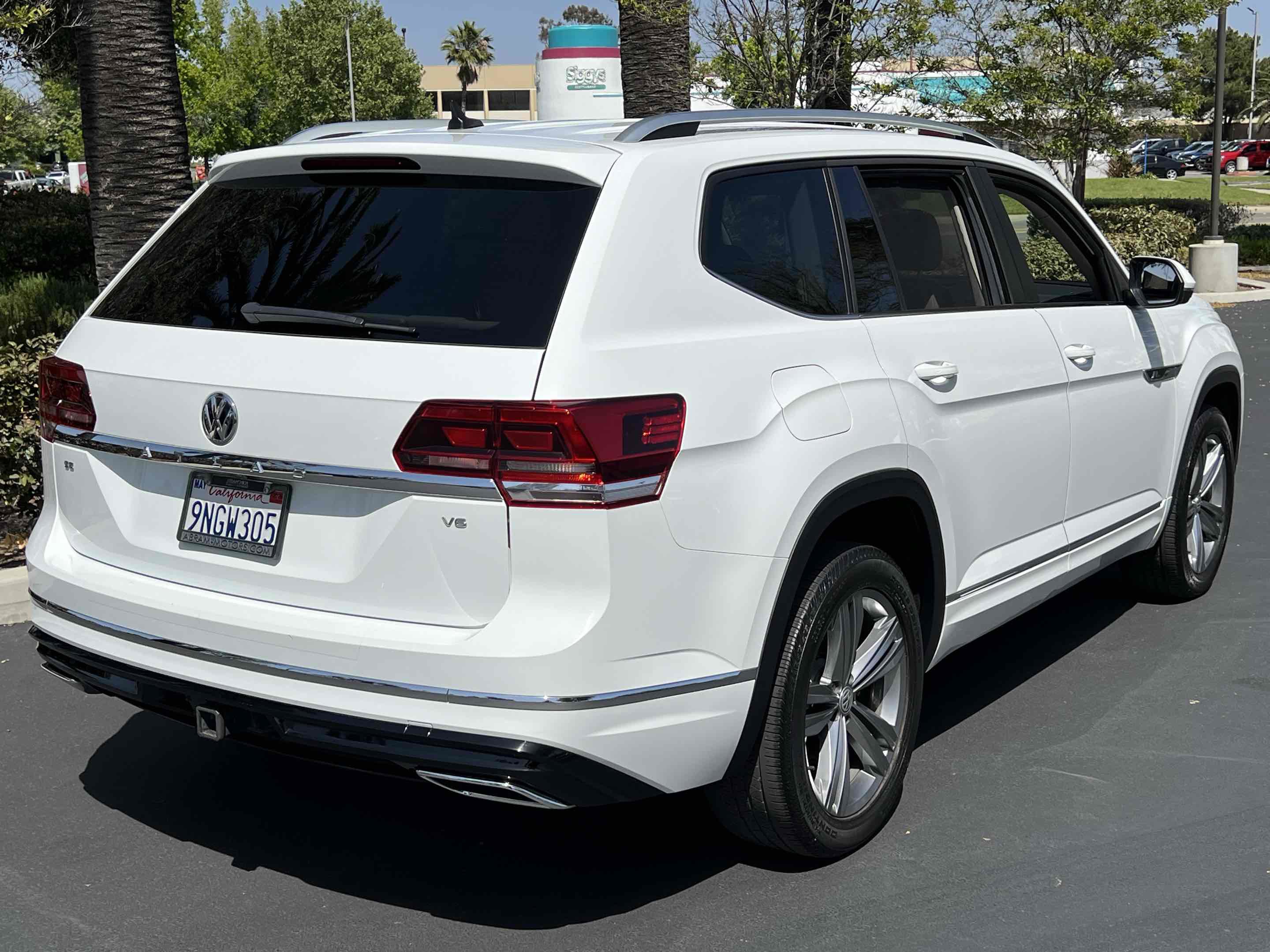 Used 2019 Volkswagen Atlas SE w/ Towing Package image 14