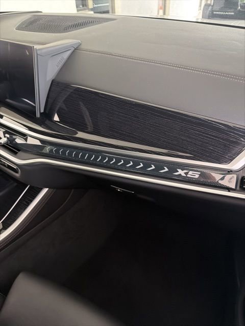 Used 2024 BMW X5 sDrive40i w/ M Sport Package RWD image 17