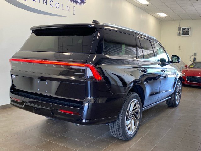 New 2027 Lincoln Navigator Reserve AWD/4WD image 10