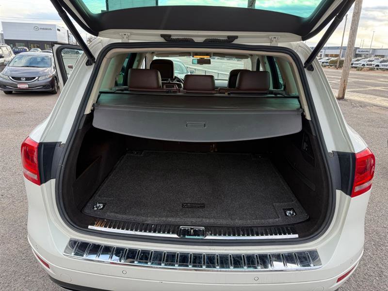 Used 2011 Volkswagen Touareg Executive image 5