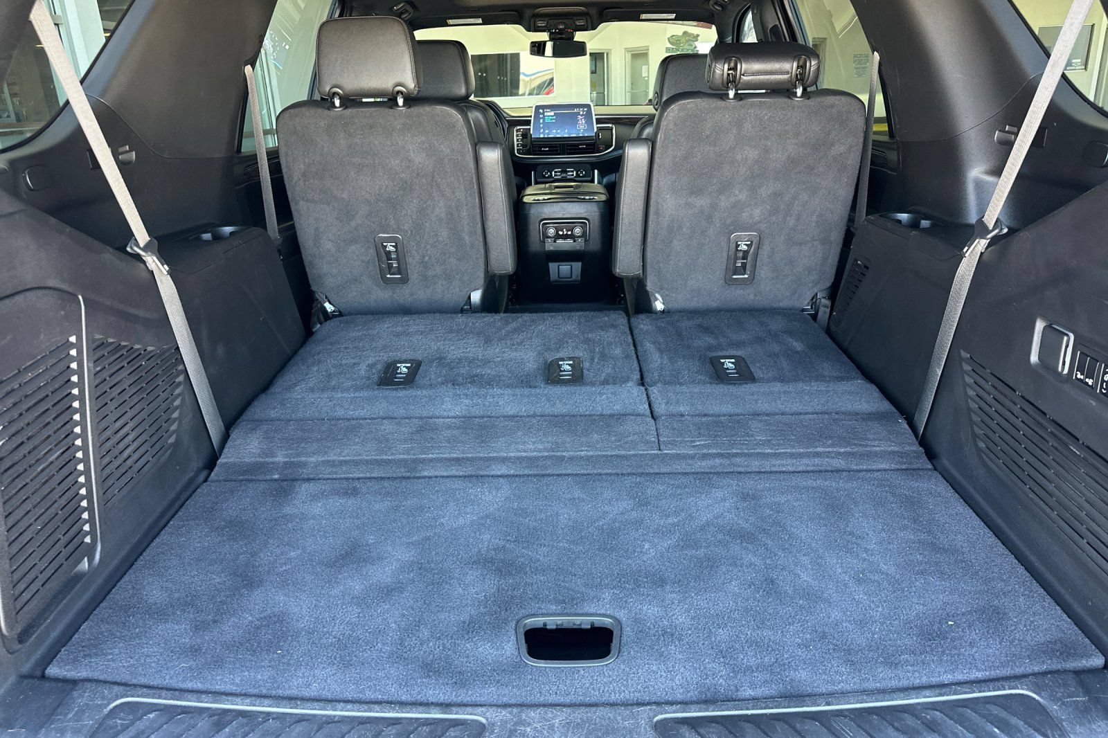 Used 2022 Chevrolet Tahoe LT w/ Luxury Package AWD/4WD image 15
