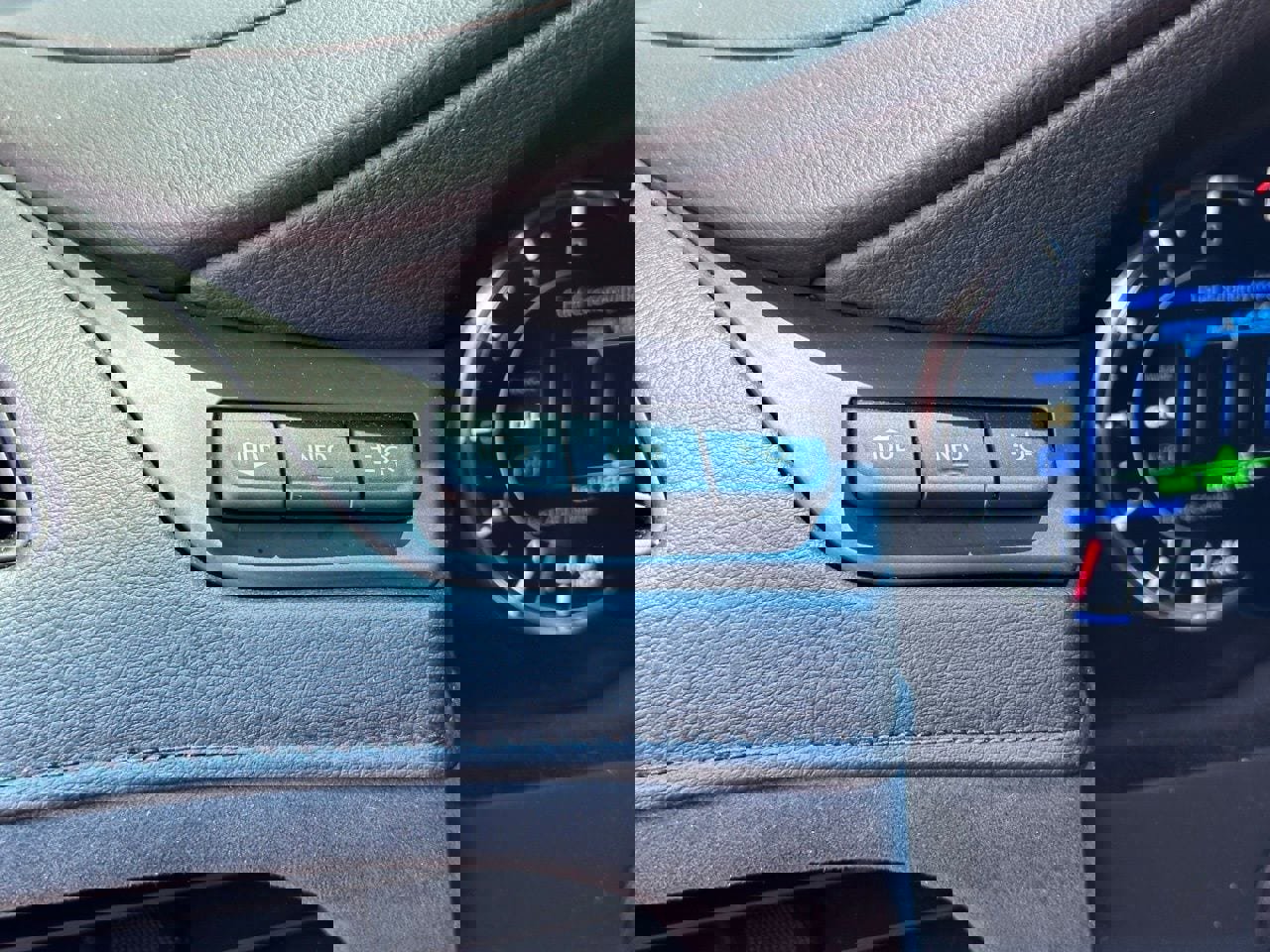 Used 2020 Cadillac Escalade Luxury w/ Escalade Sport Edition image 33