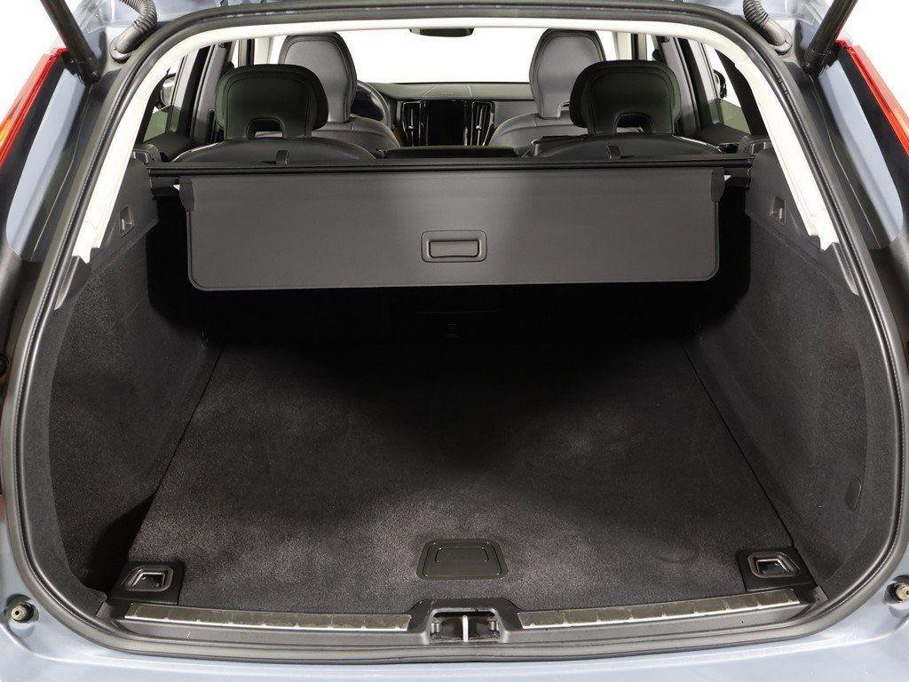 Used 2024 Volvo XC60 B5 Plus image 20