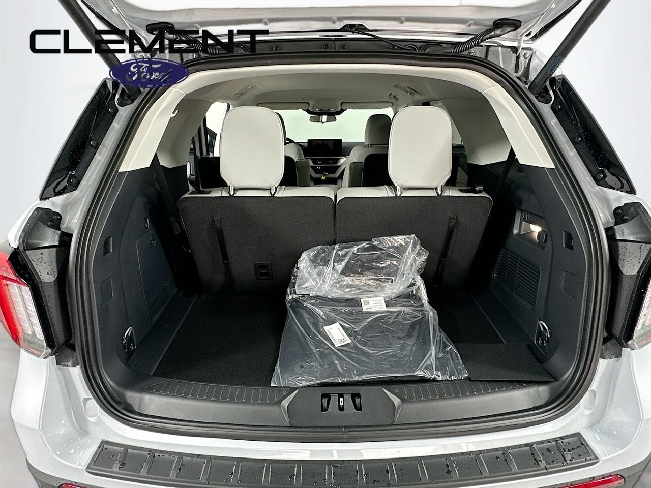 New 2026 Ford Explorer Active w/ Active Comfort Package AWD/4WD image 10