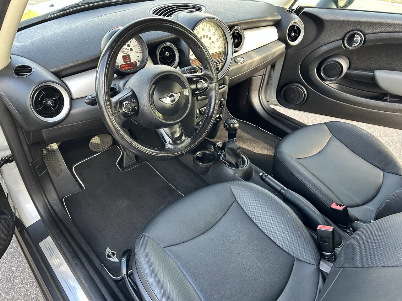 Used 2011 MINI Cooper Hardtop image 8