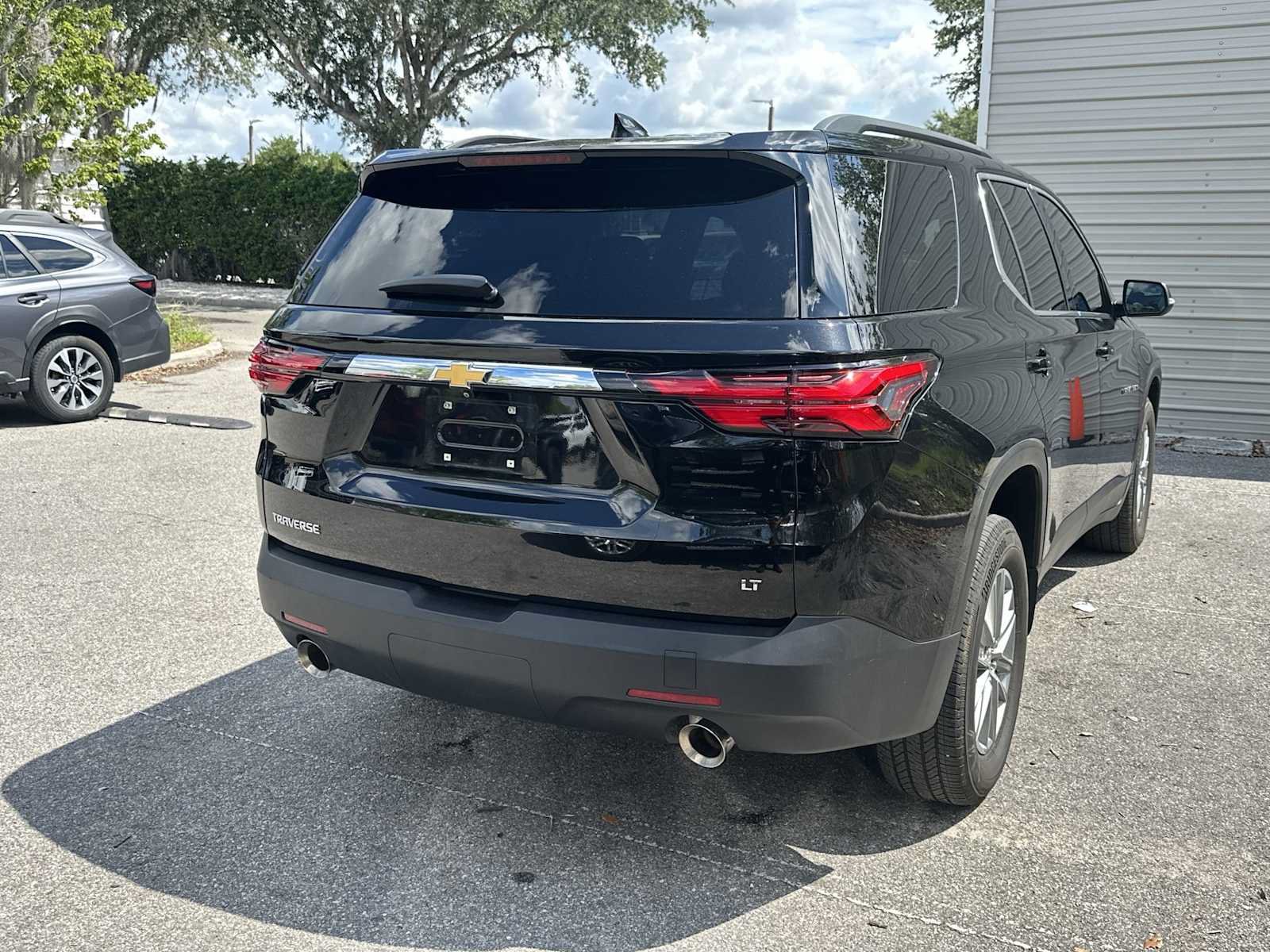 Used 2023 Chevrolet Traverse LT FWD image 6