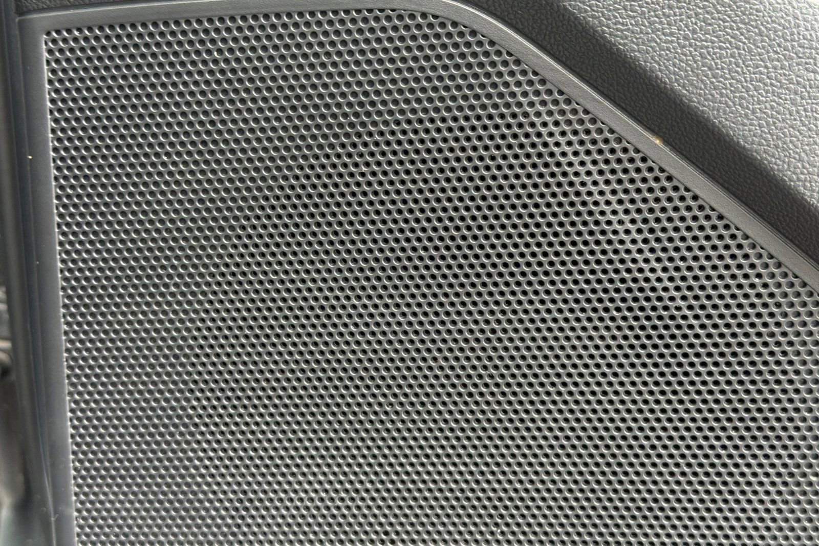 Used 2019 Volkswagen Tiguan SE w/ Panoramic Sunroof Package image 25