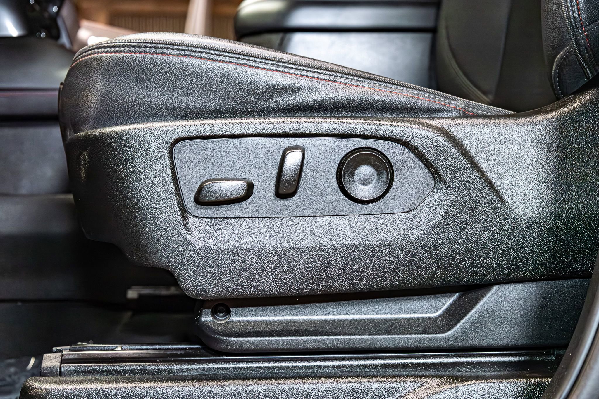 Used 2023 Chevrolet Suburban RST w/ Sport Performance Package image 20