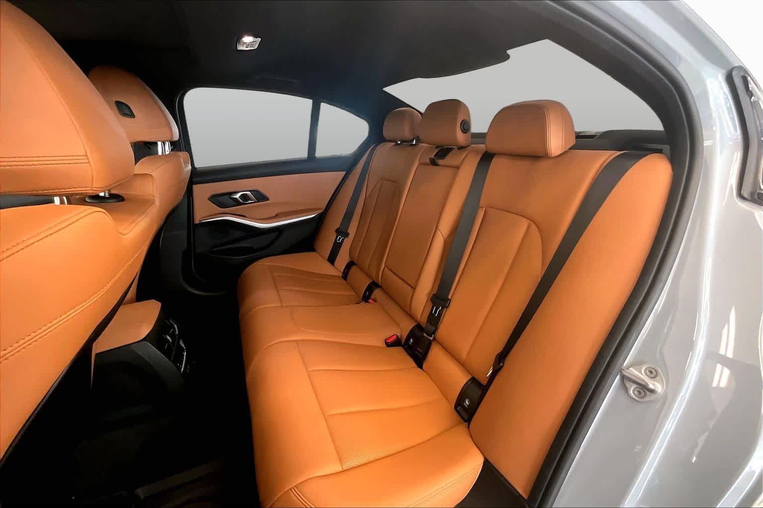 Used 2025 BMW 330i Sedan w/ M Sport Package RWD image 17