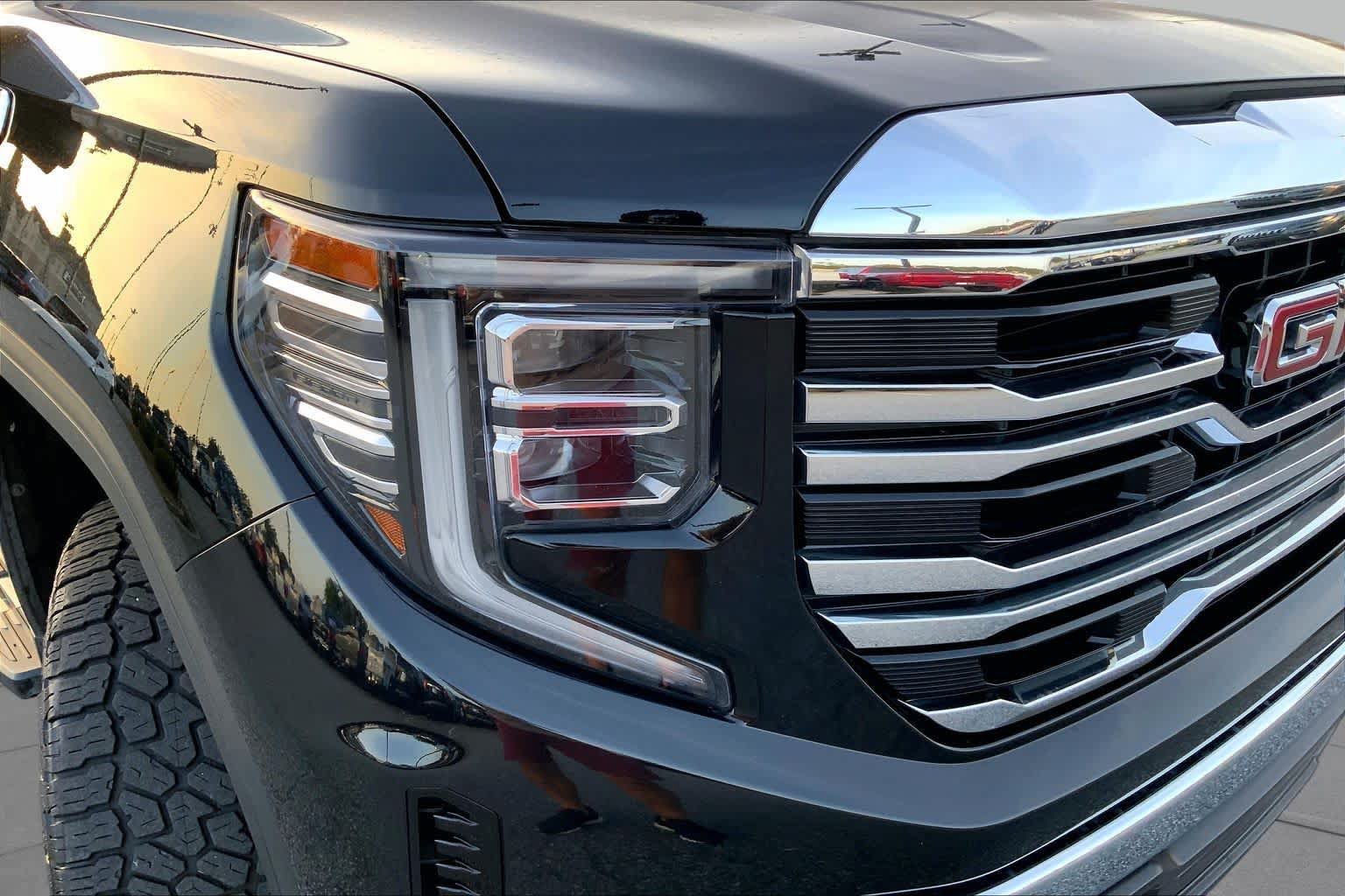 Used 2023 GMC Sierra 1500 SLT w/ SLT Premium Package AWD/4WD image 26