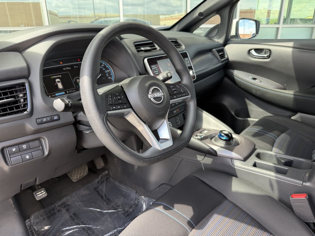 Used 2025 Nissan Leaf S FWD image 30