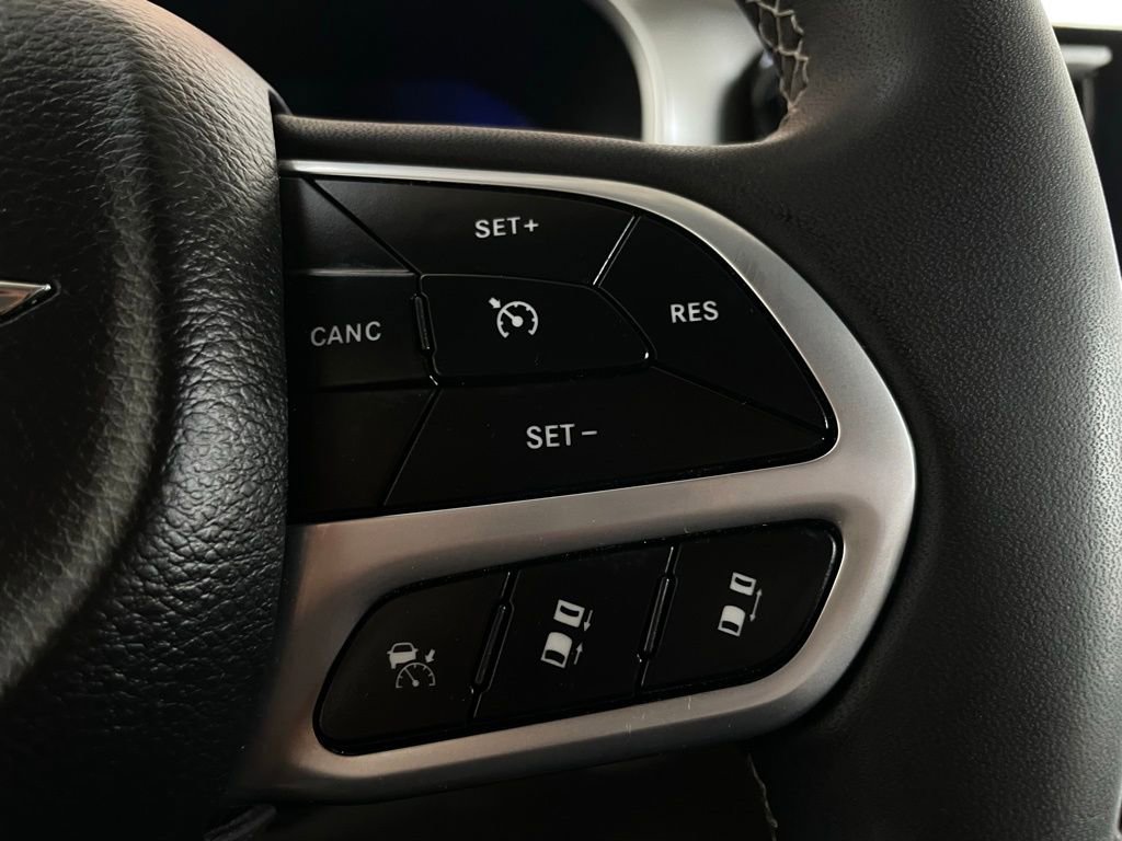 Used 2023 Chrysler Pacifica Touring-L image 36