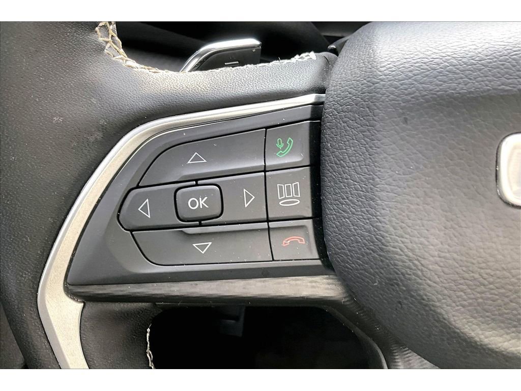 Certified 2025 Jeep Grand Cherokee Altitude image 25