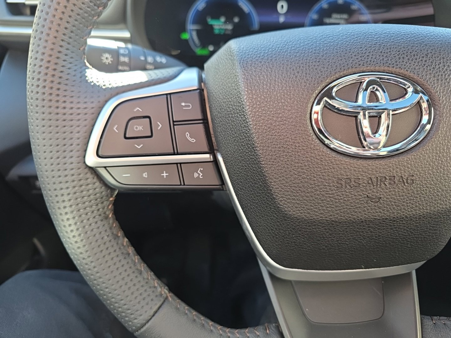 Used 2025 Toyota Sienna Limited AWD/4WD image 11