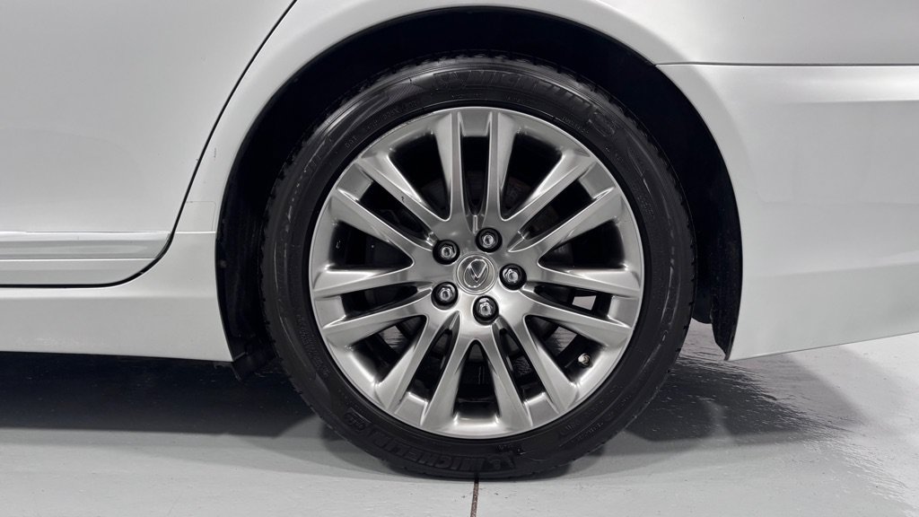 Used 2013 Lexus LS 460 AWD w/ Ultra Luxury Pkg image 32