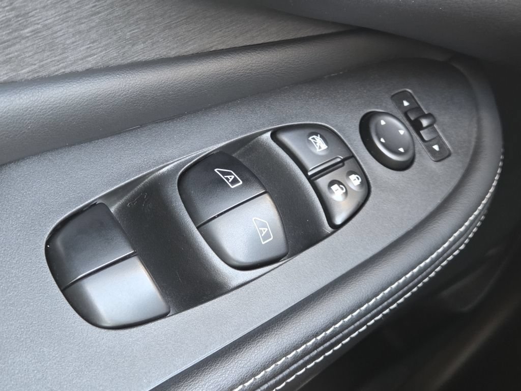 Used 2020 Nissan Murano S AWD/4WD image 12