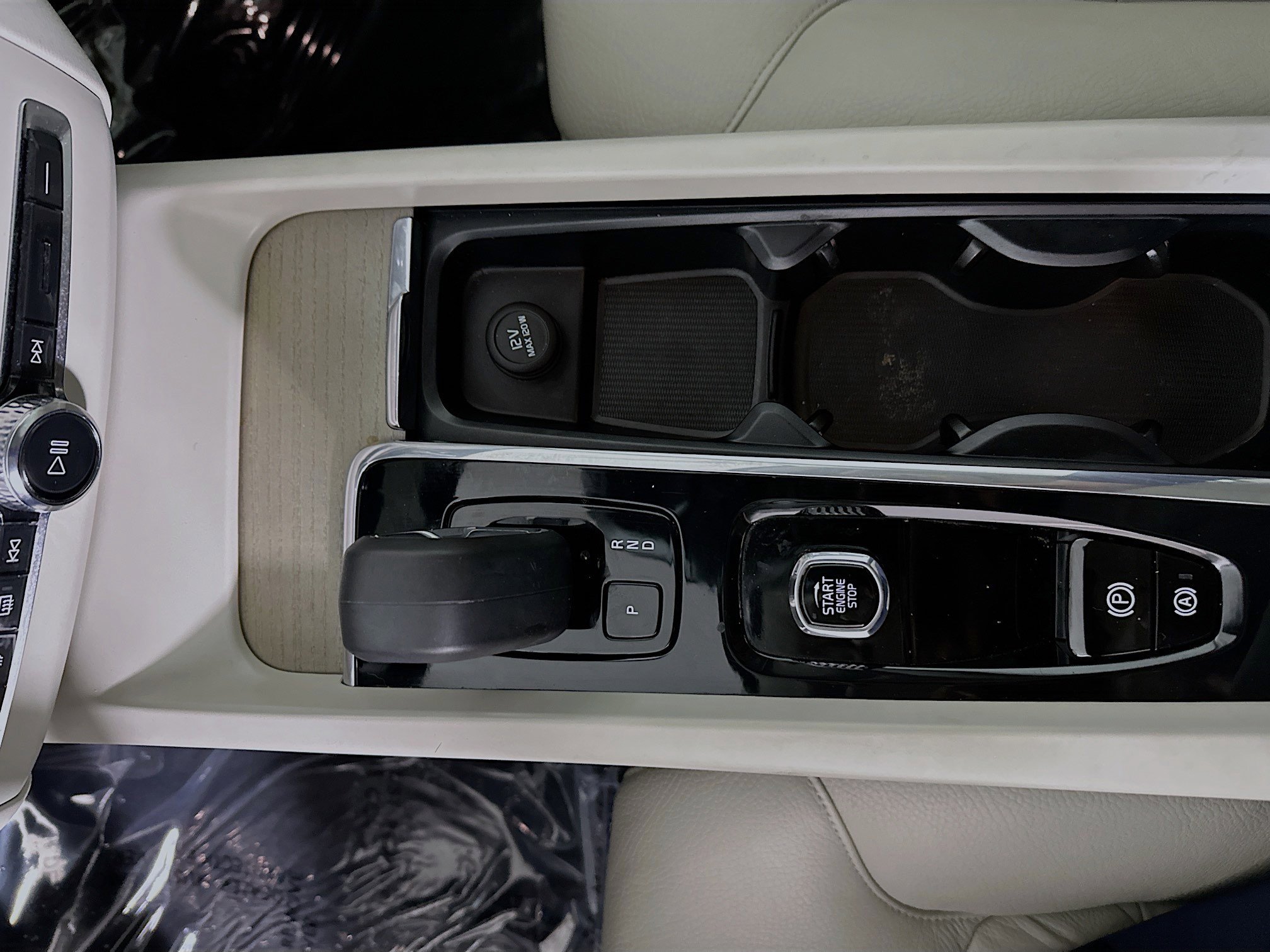 Used 2023 Volvo XC60 B5 Plus w/ Protection Package Premier image 22