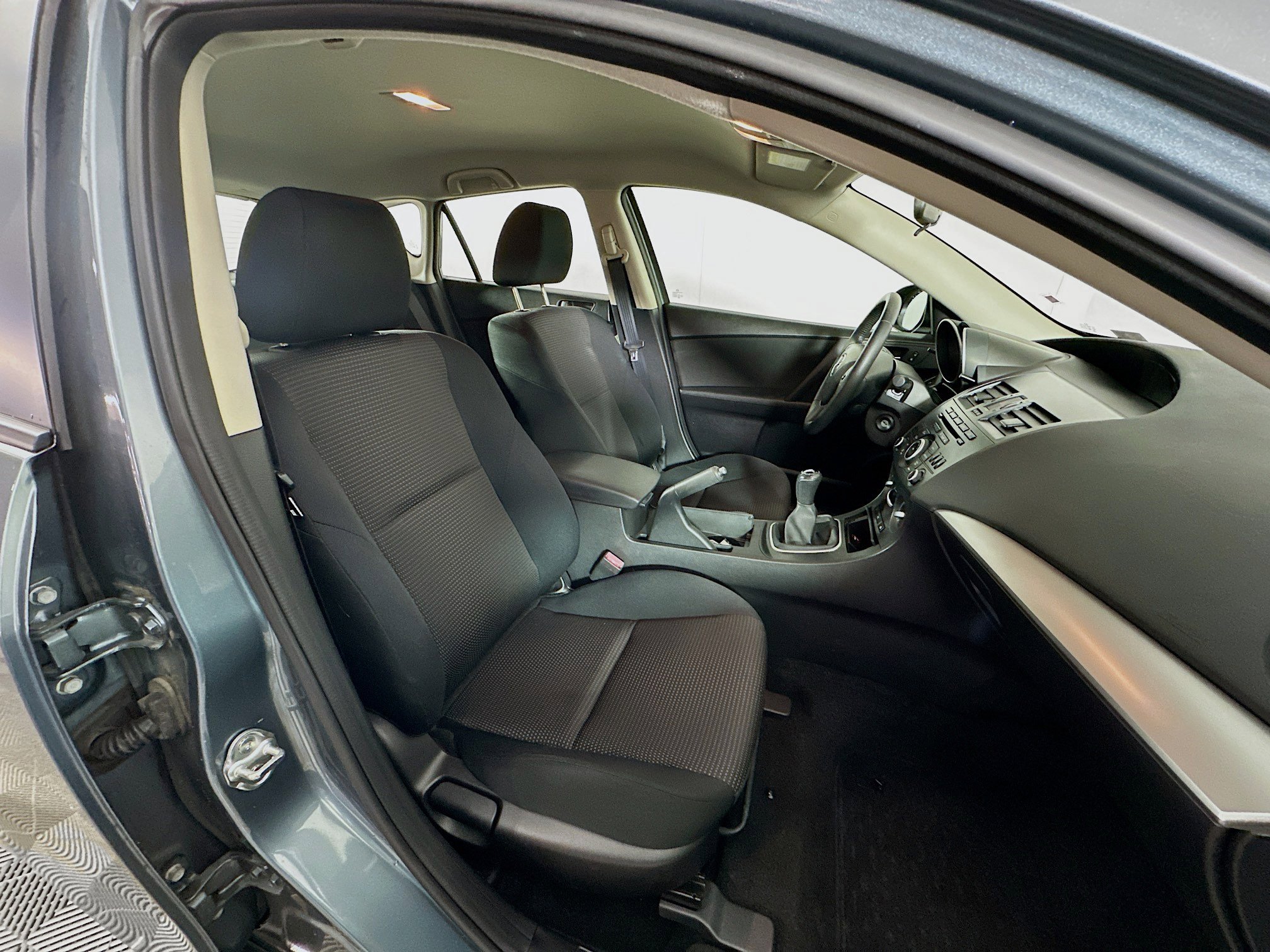 Used 2012 MAZDA MAZDA3 i Touring image 25