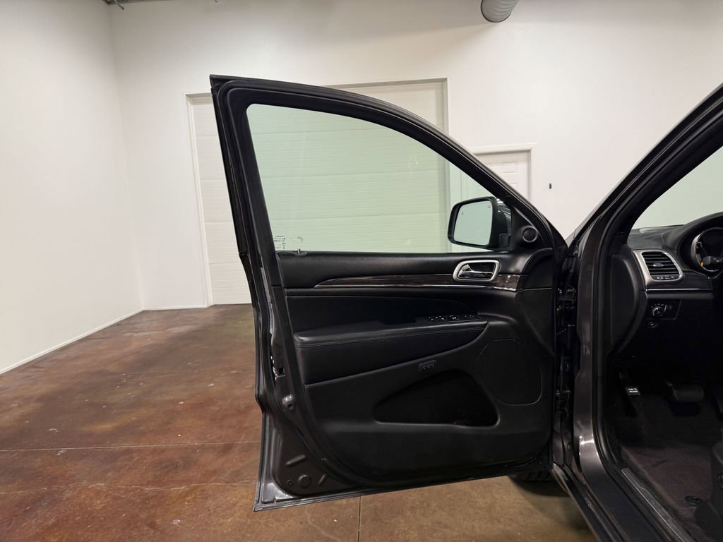 Used 2018 Jeep Grand Cherokee Overland image 51