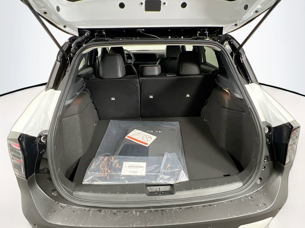 New 2026 Nissan Kicks SR AWD/4WD image 24