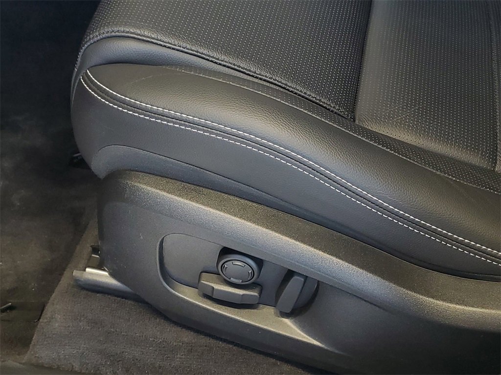 Used 2025 Jaguar F-PACE R-Dynamic S image 10