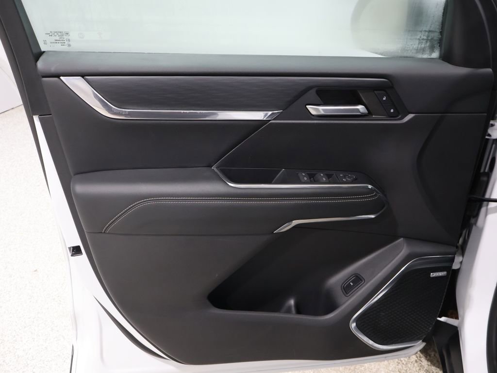 Used 2024 GMC Acadia Elevation image 13