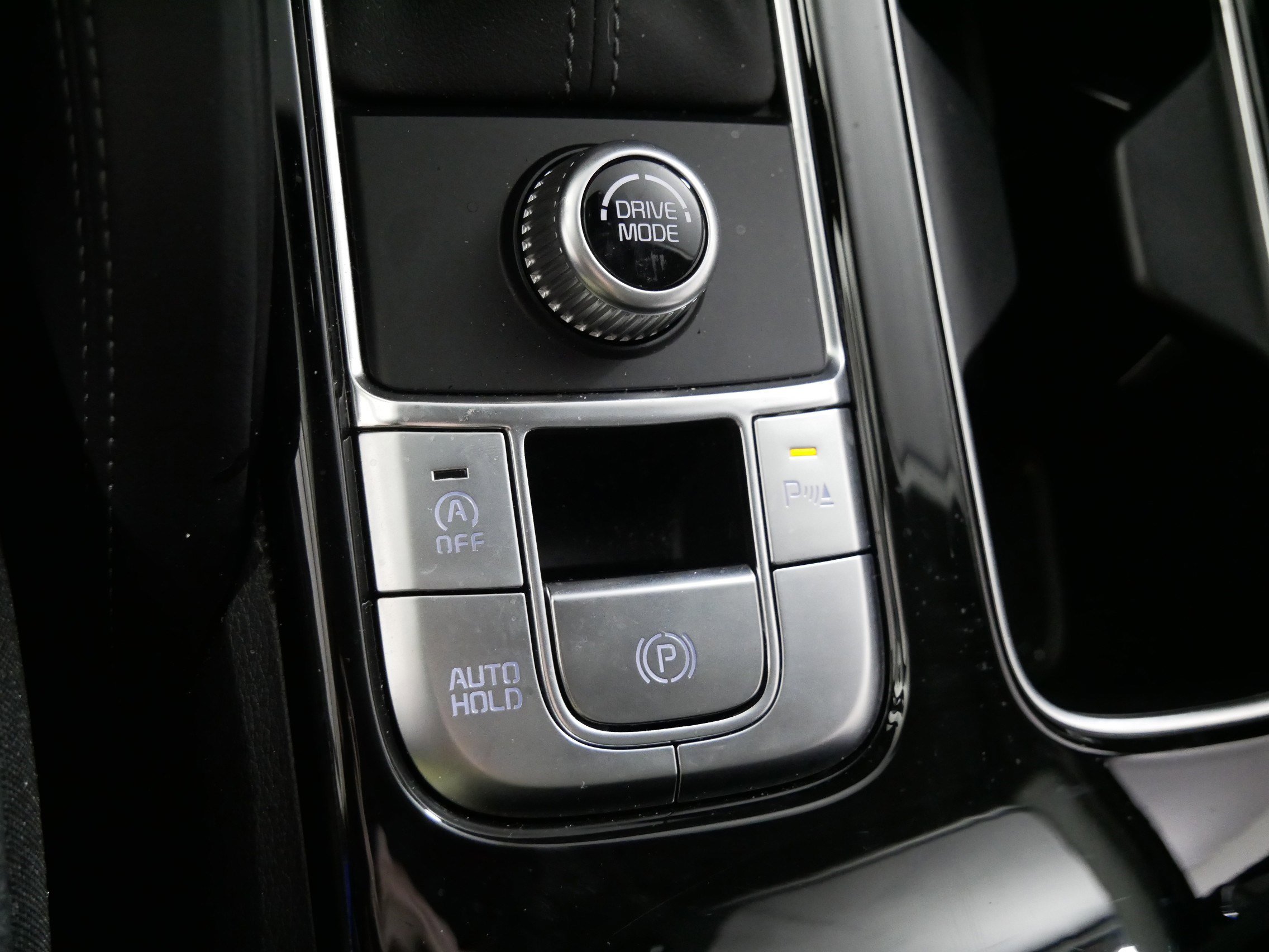 Used 2024 Kia Telluride EX w/ EX Captain's Chair Package image 30