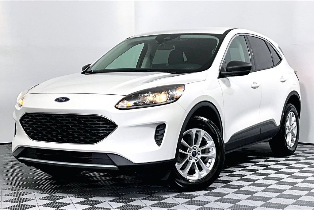 Used 2022 Ford Escape SE w/ Cold Weather Package AWD/4WD image 2