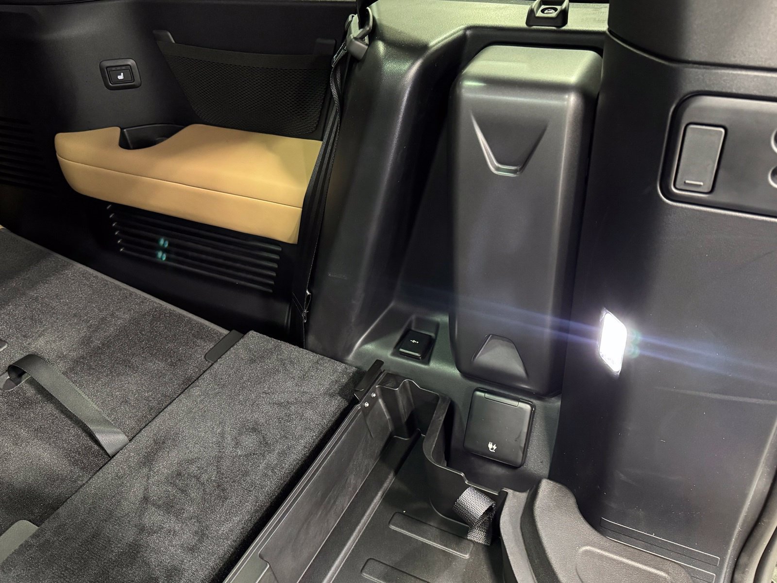New 2026 Land Rover Defender 130 X-Dynamic SE AWD/4WD image 44