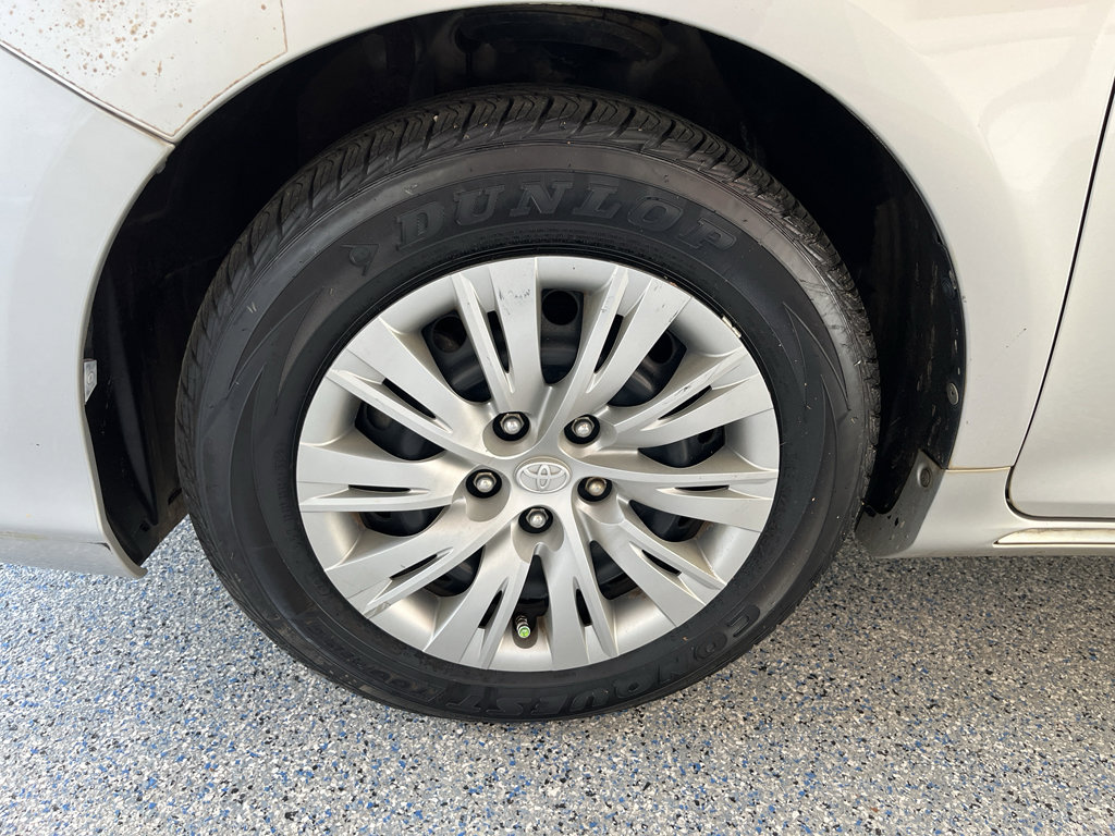 Used 2014 Toyota Camry LE FWD image 28