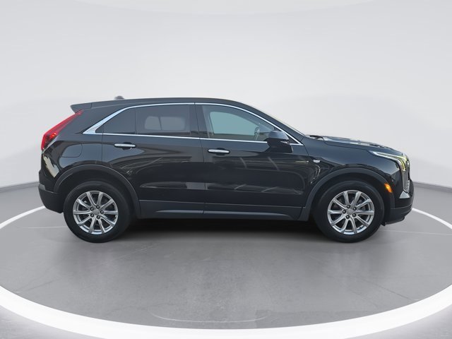 Used 2020 Cadillac XT4 Luxury w/ Cold Weather Package image 2