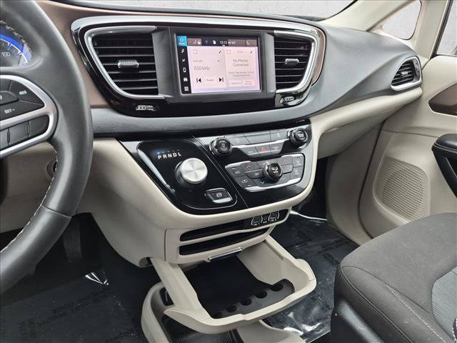 Used 2023 Chrysler Voyager LX FWD image 13