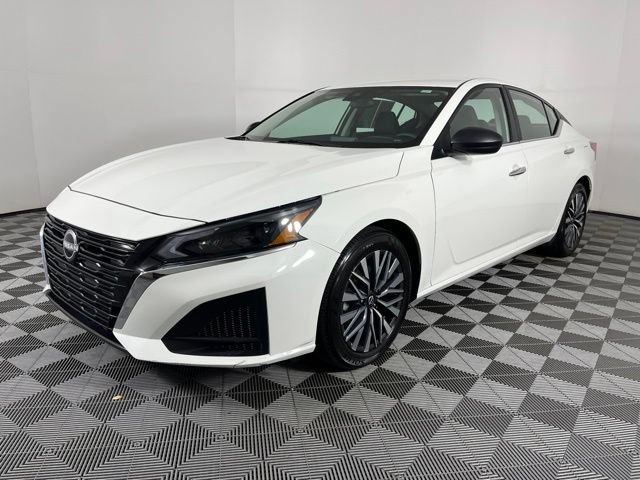Used 2025 Nissan Altima 2.5 SV FWD image 6