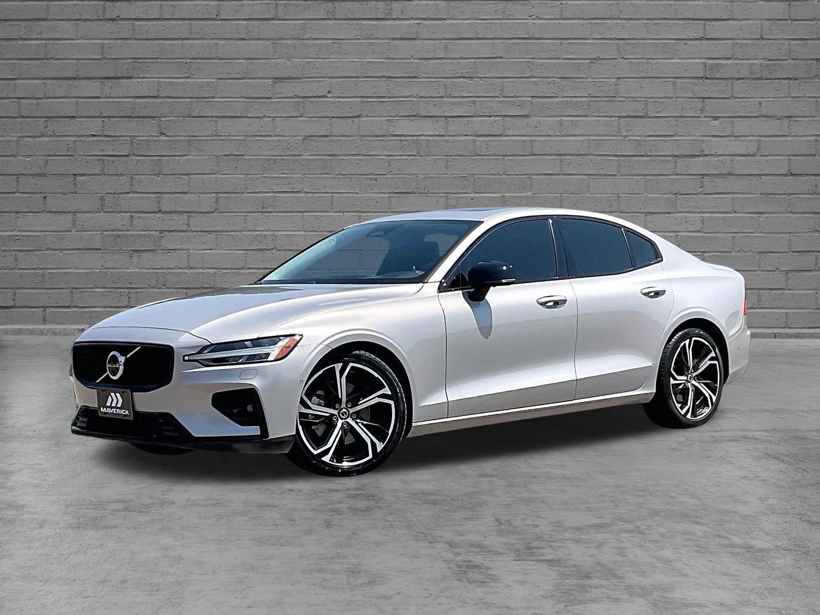 Used 2024 Volvo S60 B5 Plus FWD video 3