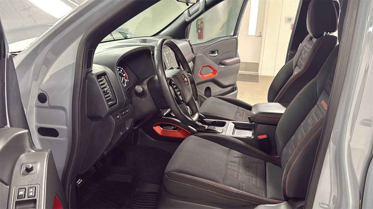 Used 2022 Nissan Frontier PRO-4X w/ Technology Package image 12